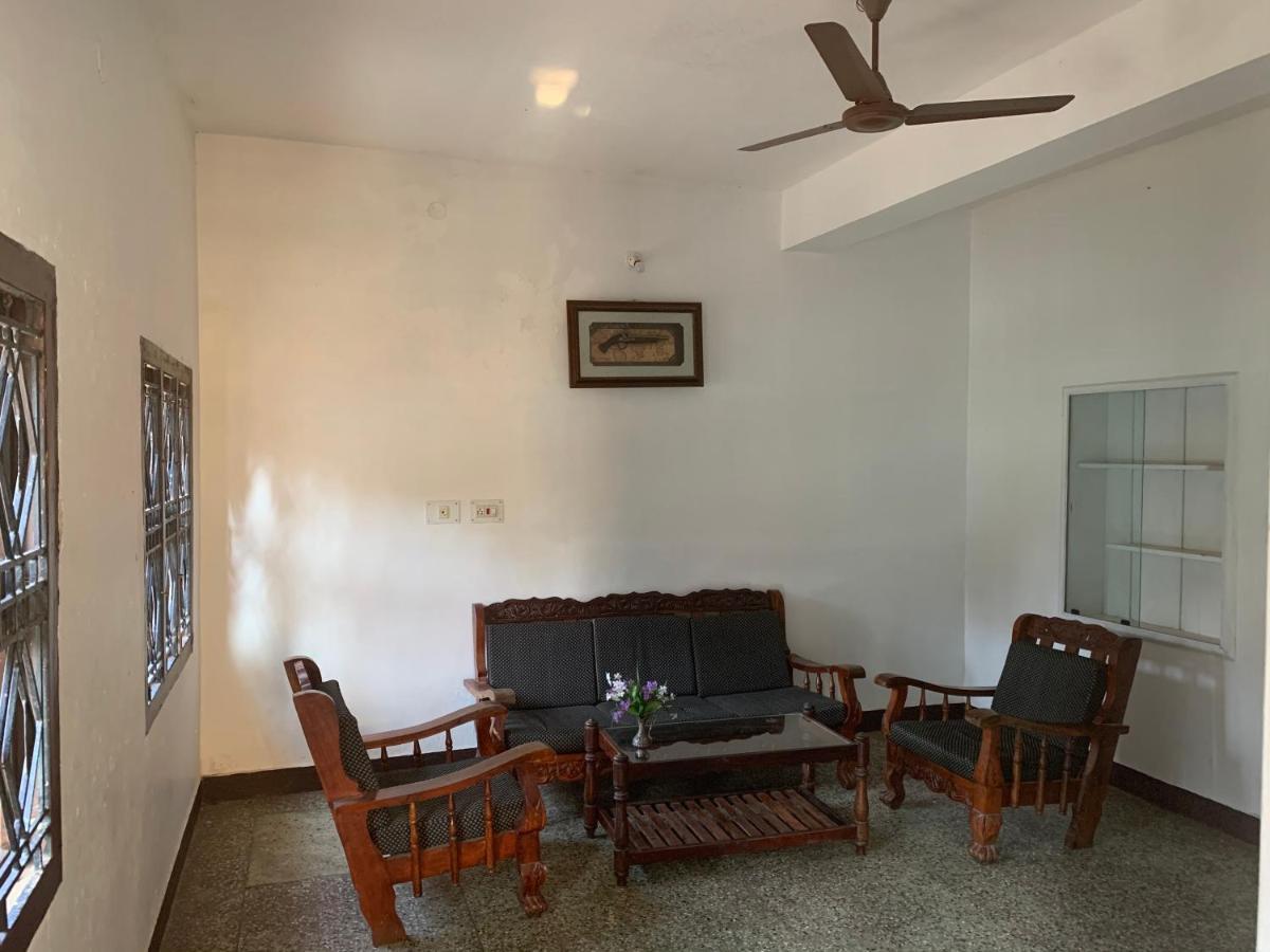 Hotel Caveri Inn Madikeri Kültér fotó
