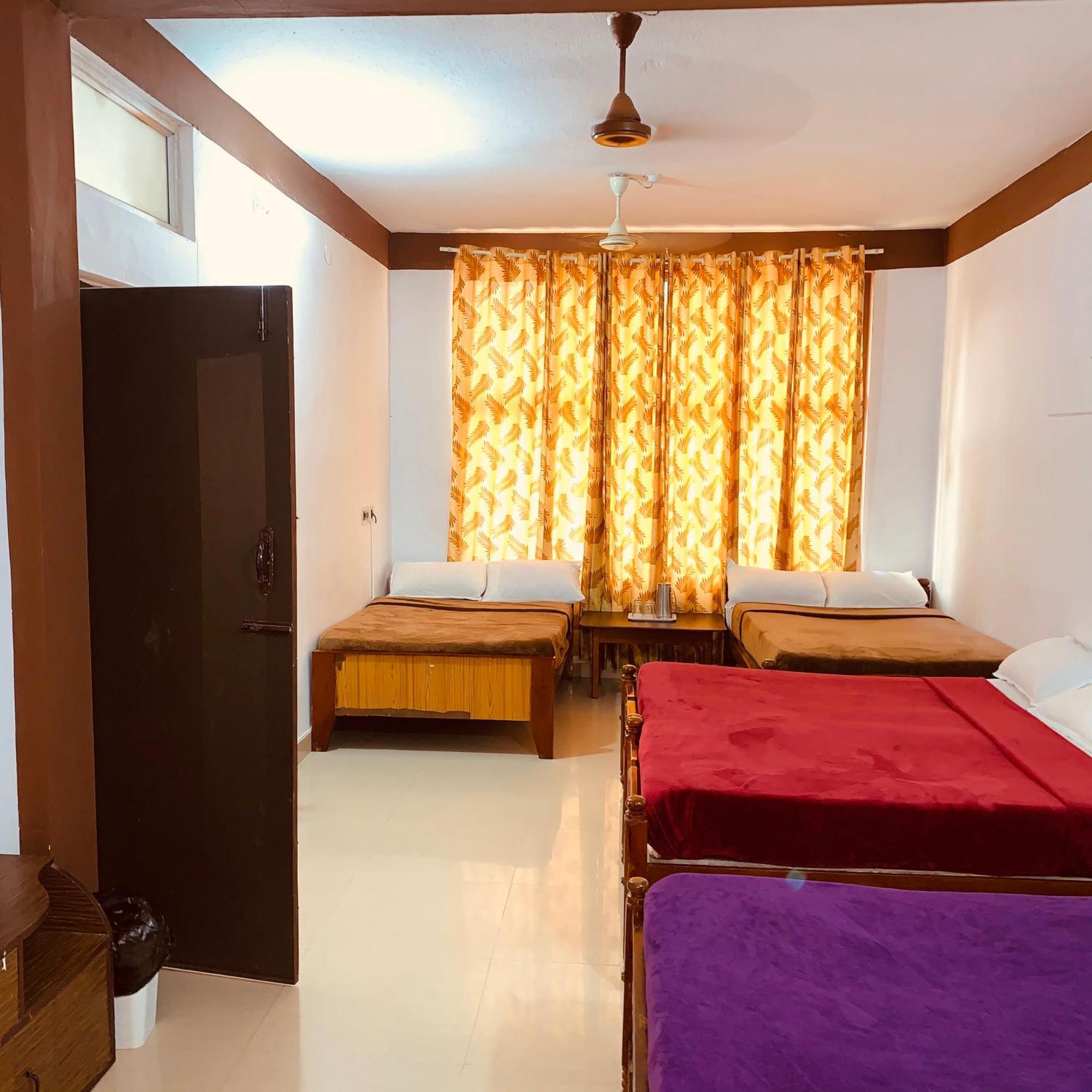 Hotel Caveri Inn Madikeri Kültér fotó