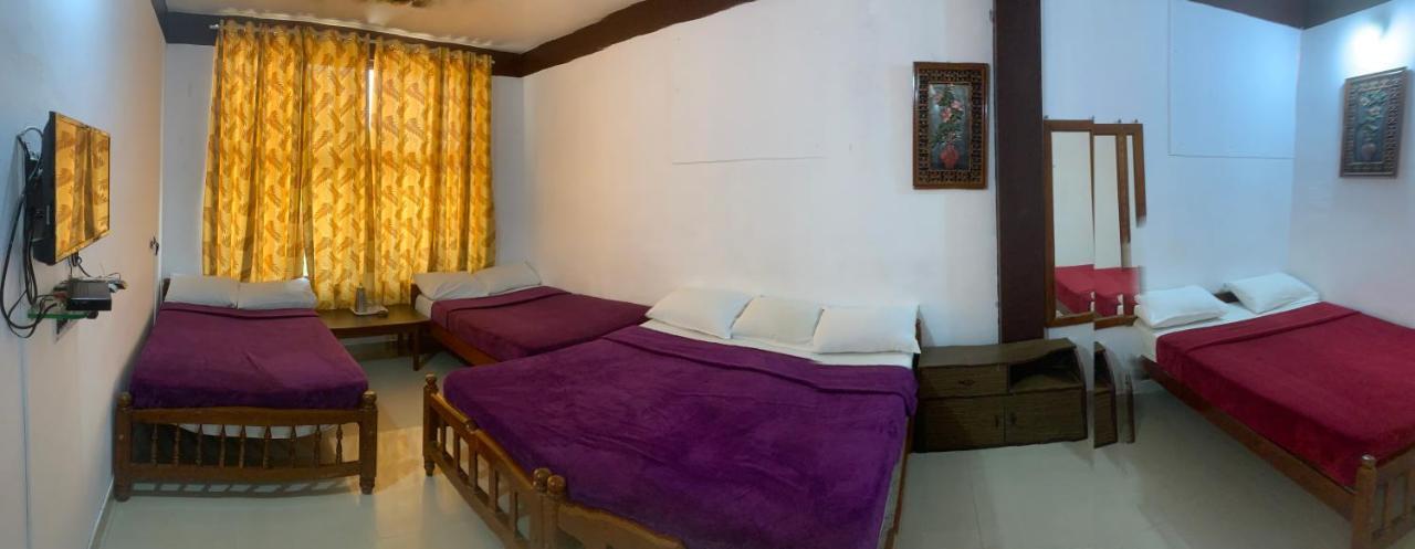 Hotel Caveri Inn Madikeri Kültér fotó