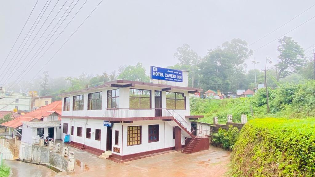 Hotel Caveri Inn Madikeri Kültér fotó