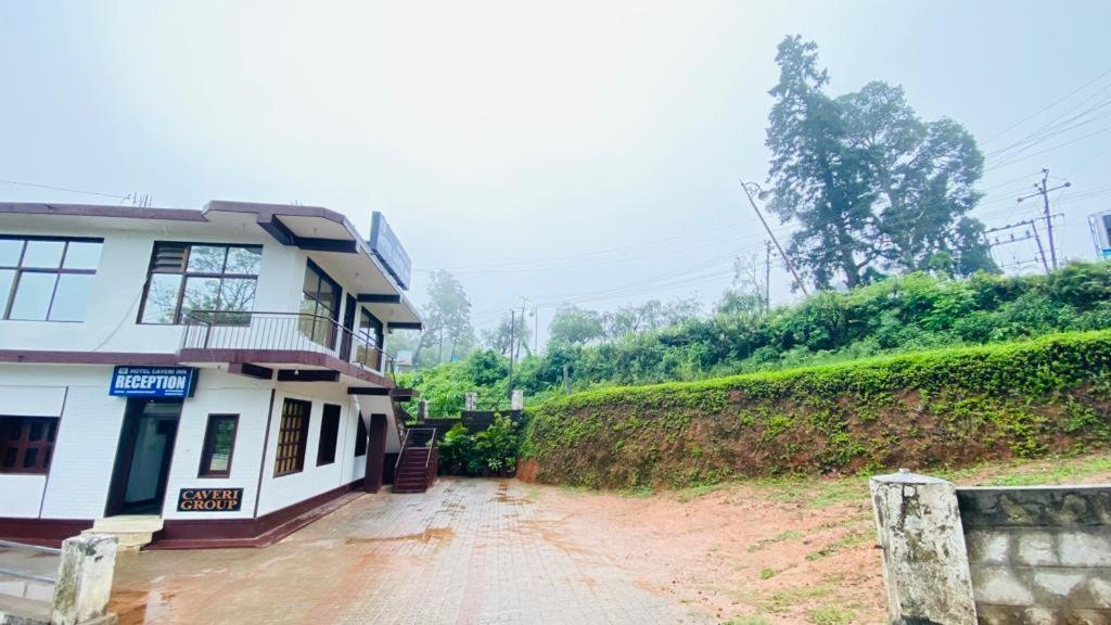 Hotel Caveri Inn Madikeri Kültér fotó