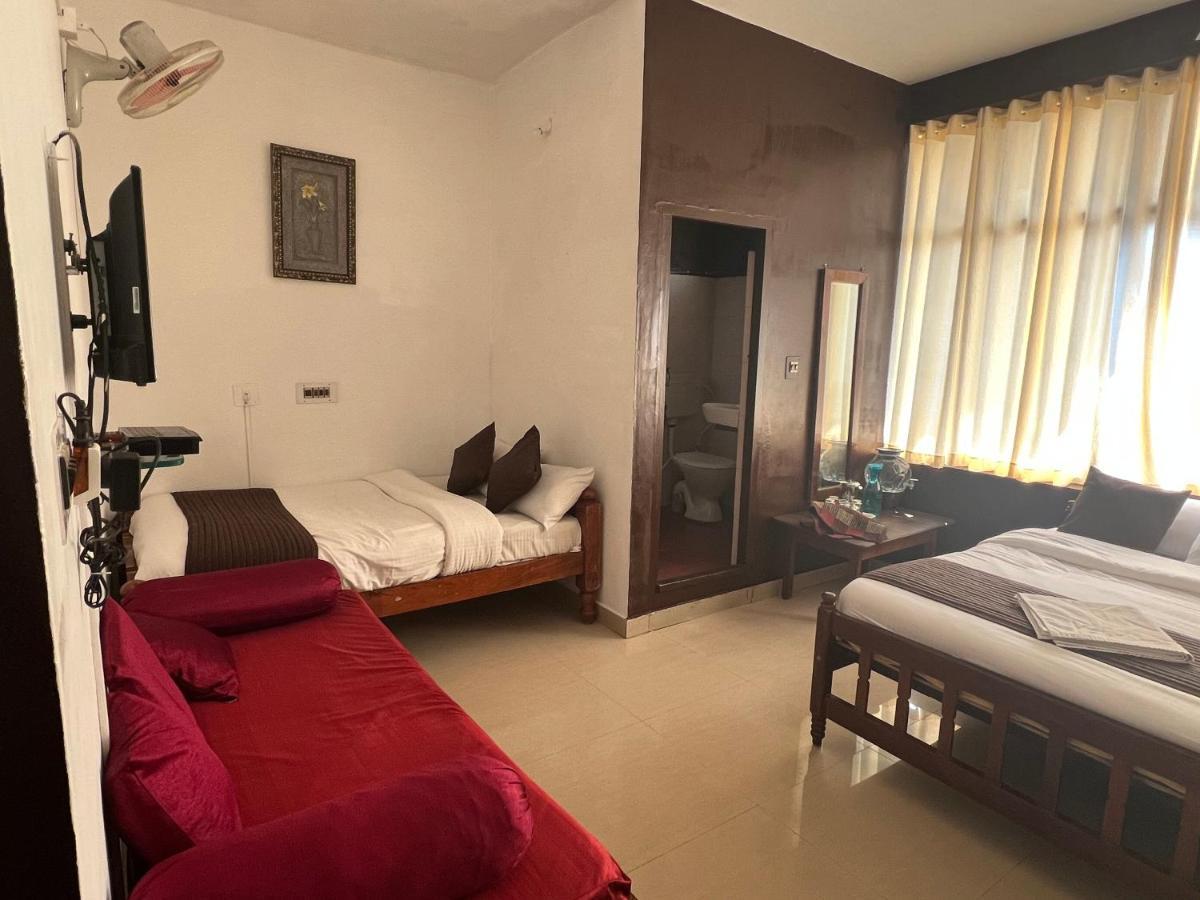 Hotel Caveri Inn Madikeri Kültér fotó