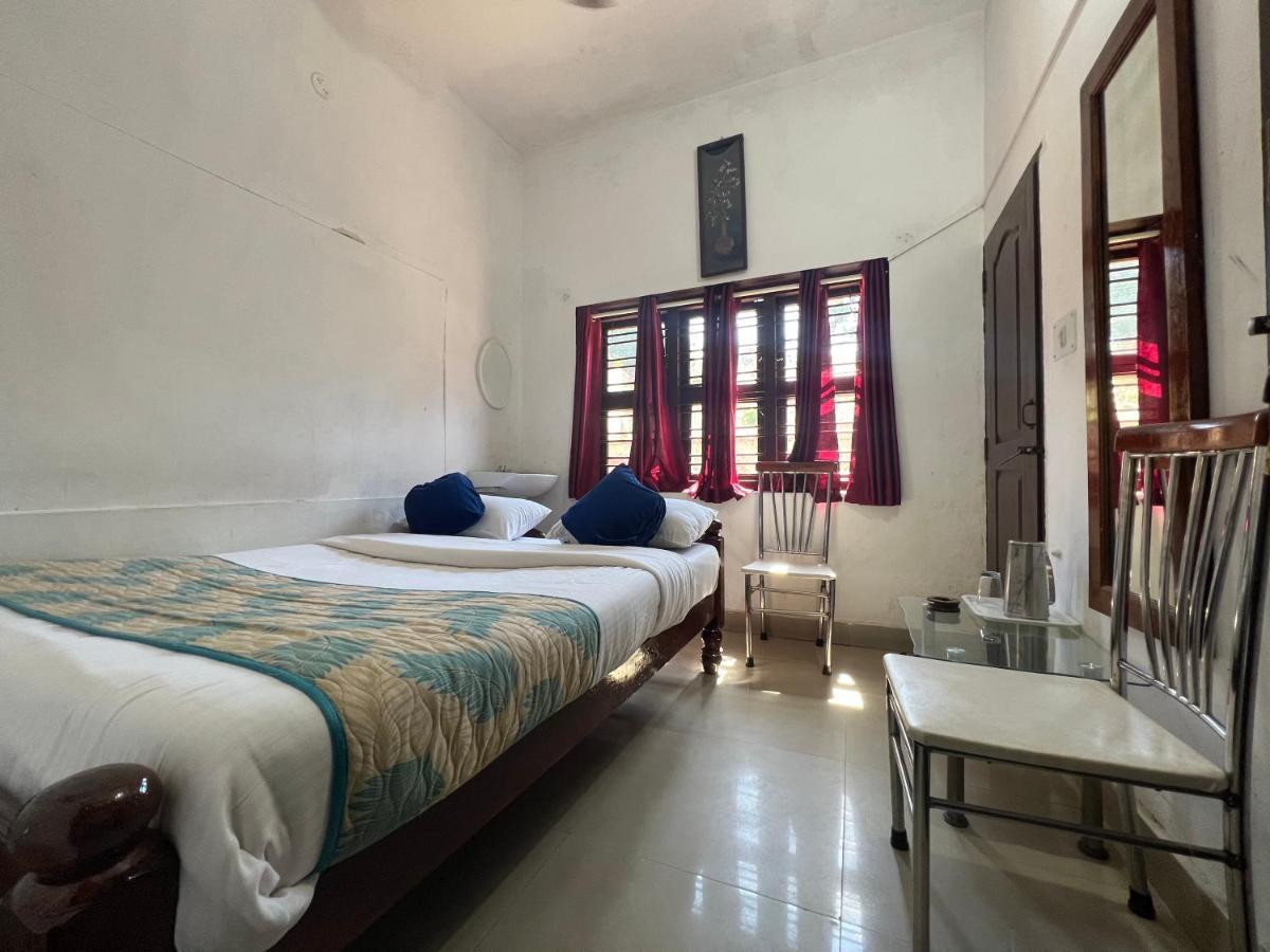Hotel Caveri Inn Madikeri Kültér fotó