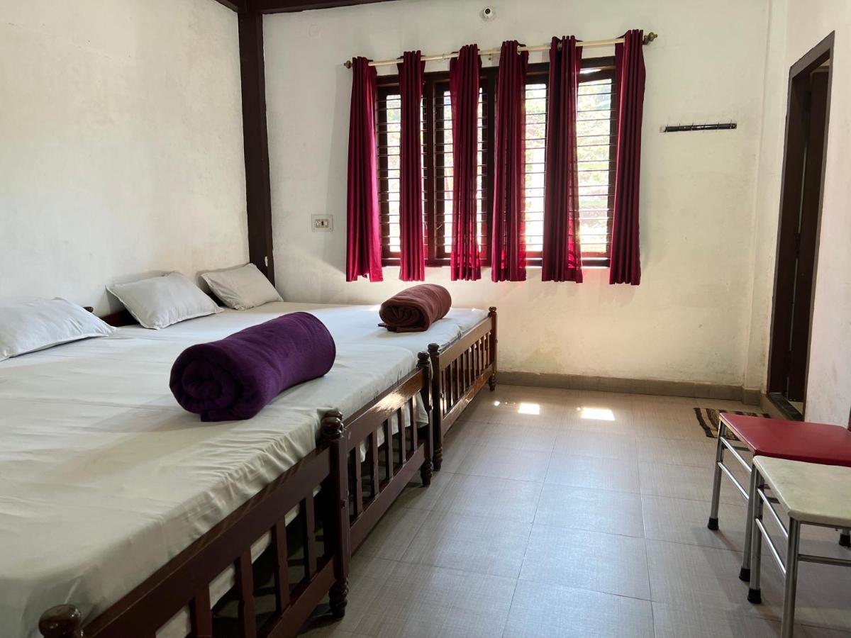 Hotel Caveri Inn Madikeri Kültér fotó