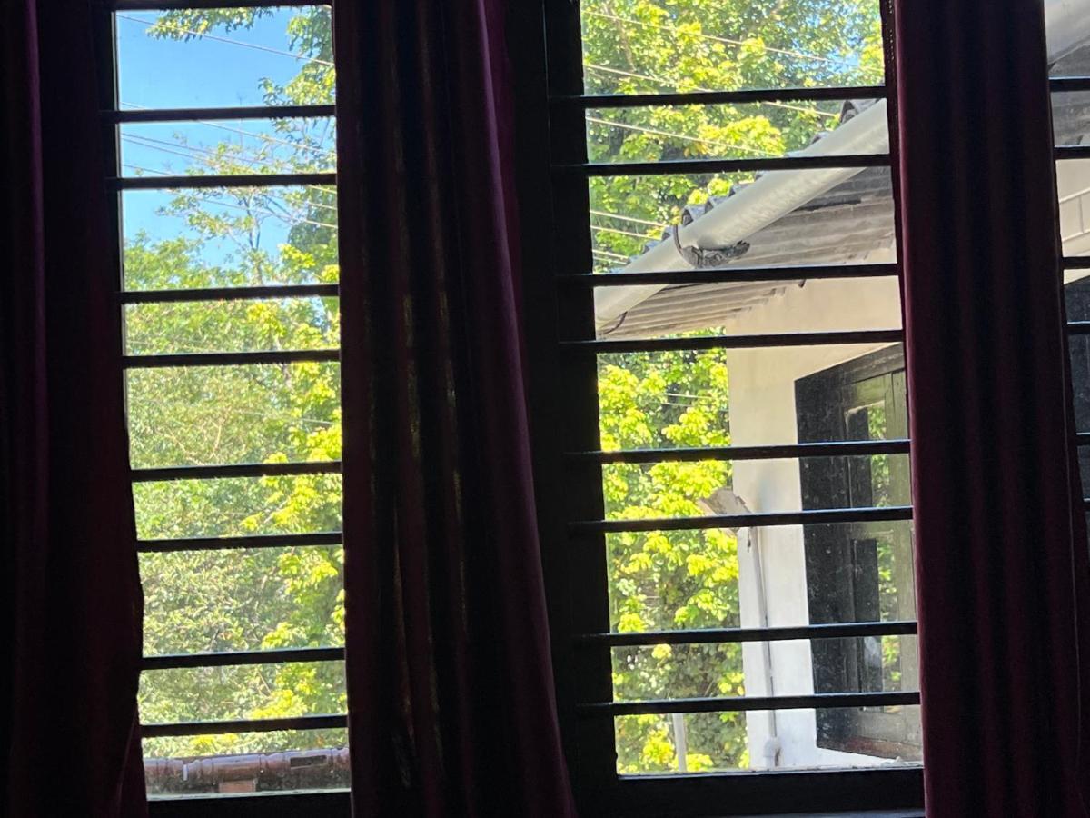 Hotel Caveri Inn Madikeri Kültér fotó