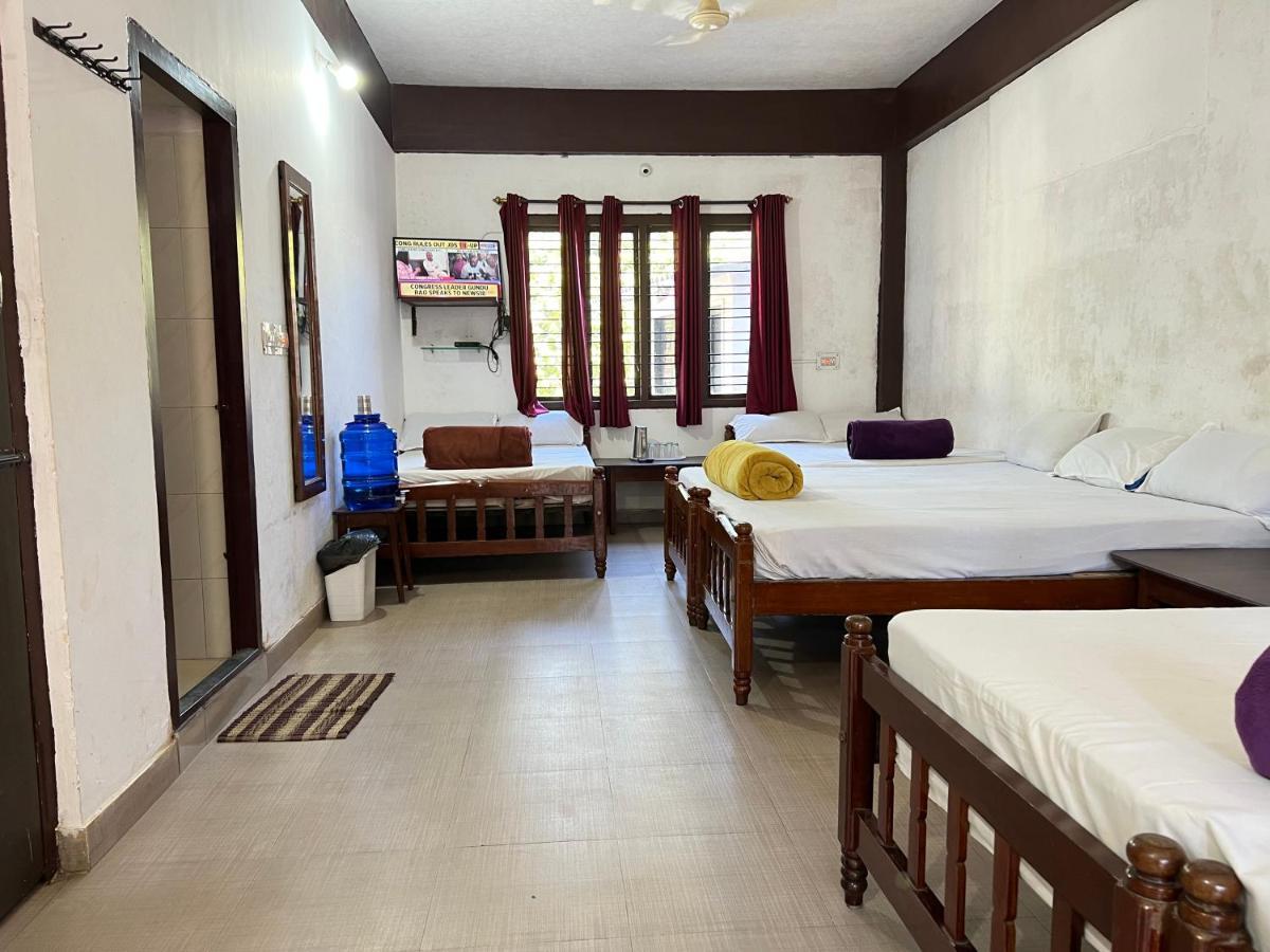 Hotel Caveri Inn Madikeri Kültér fotó