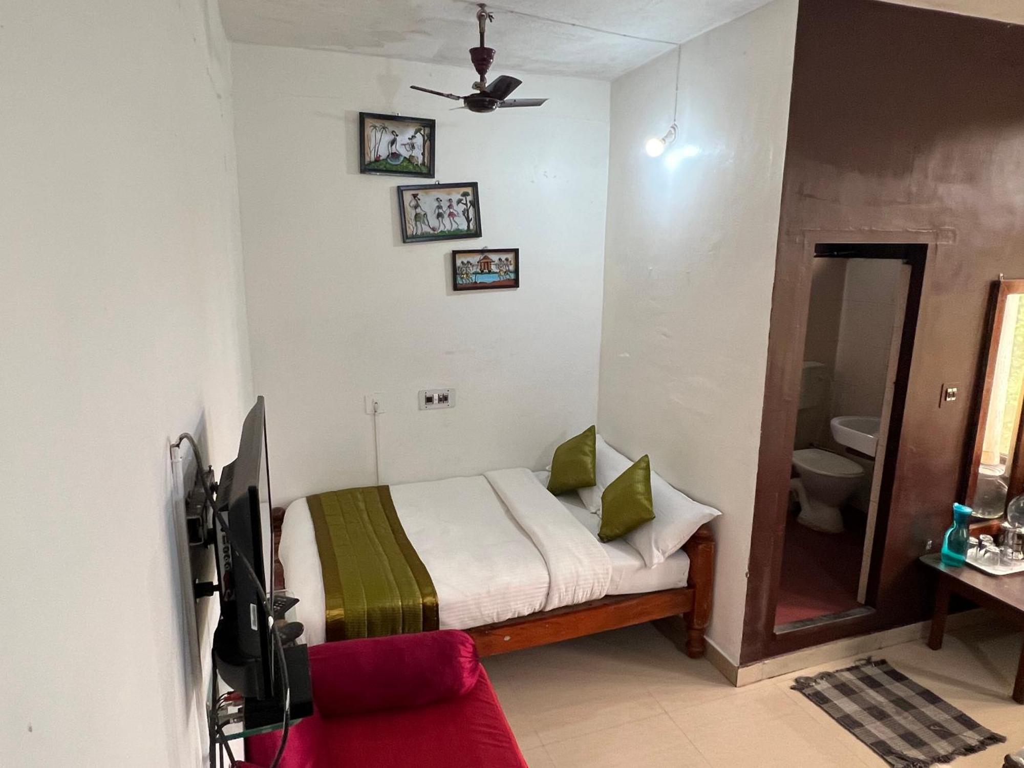 Hotel Caveri Inn Madikeri Kültér fotó